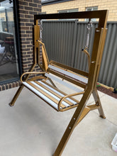 Load image into Gallery viewer, Banney Metal Seat – Golden