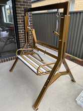 Load image into Gallery viewer, Banney Metal Seat – Golden